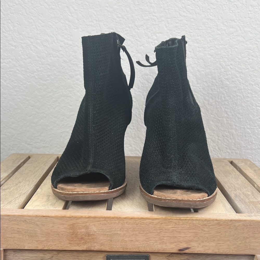 Toms Black Peep-Toe Ankle Booties Women’s size 7